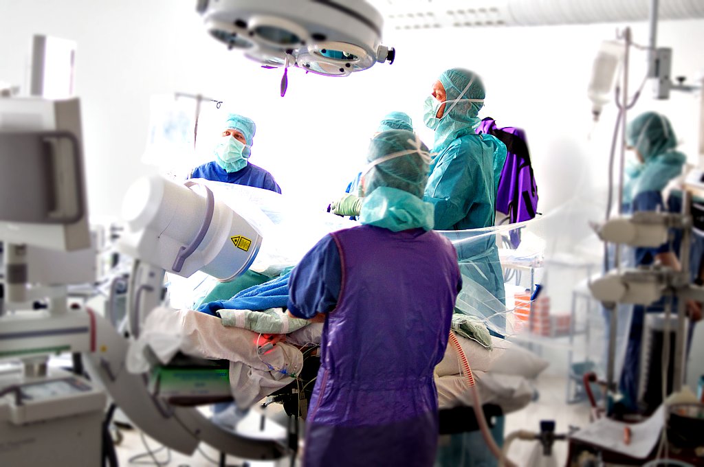 Radiology assisted hip operation